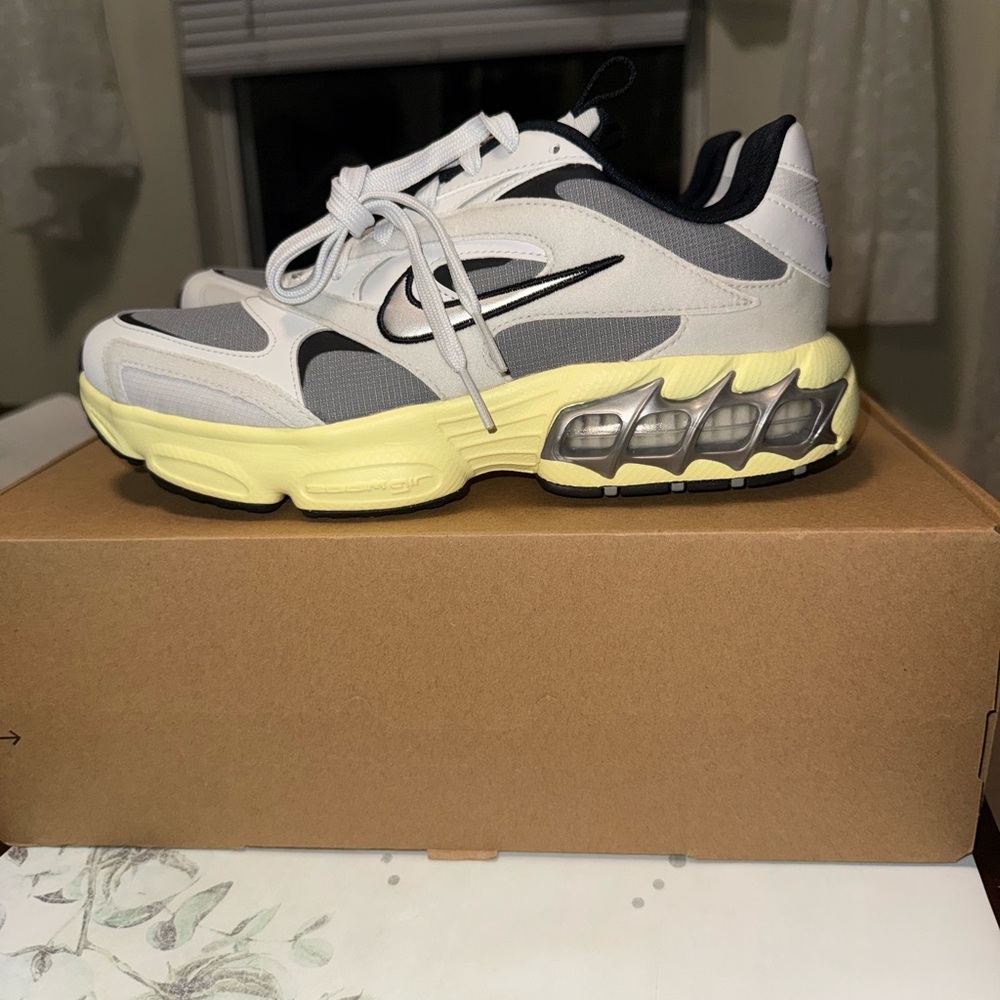 Nike Women’s Zoom Air Fire  Sneakers size 8.5 new